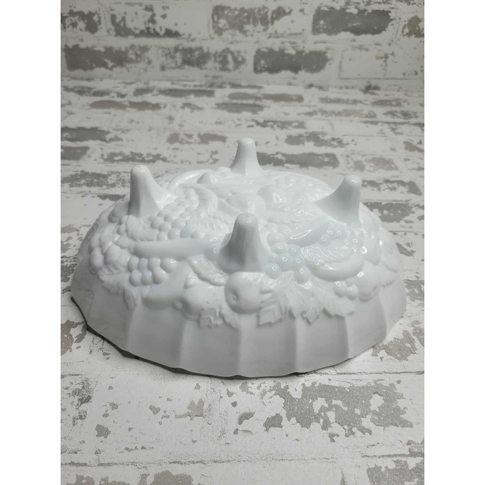 Vintage Indiana Harvest Grapes Oval Fruit Bowl Milk Glass Footed Scalloped White - Picture 5 of 5
